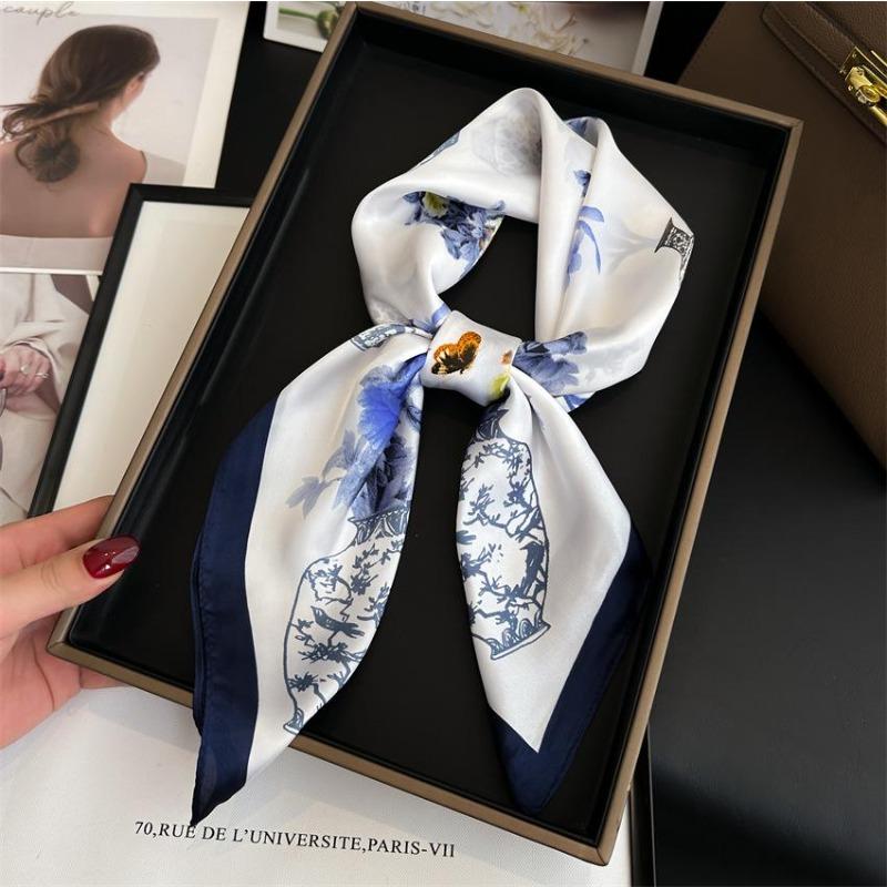 Seidenschal Blau-Weiß-Porzellanschal Damenschal Schlichter und eleganter bedruckter quadratischer Schal Retro-Schal Dekorativer Sonnenschutz
