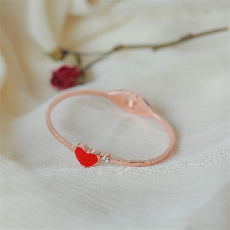 Bracciale versione coreana popolare per il pendolarismo quotidiano bracciale ad apertura a molla semplice bracciale femminile versatile alla moda personalizzato semplice