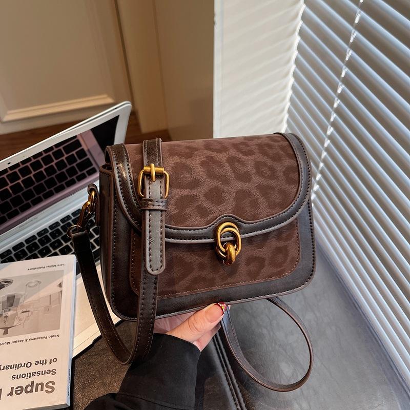 Retro niche leopard print bag women's 2025 new fashion versatile messenger bag autumn and winter explosion super hot small square bag