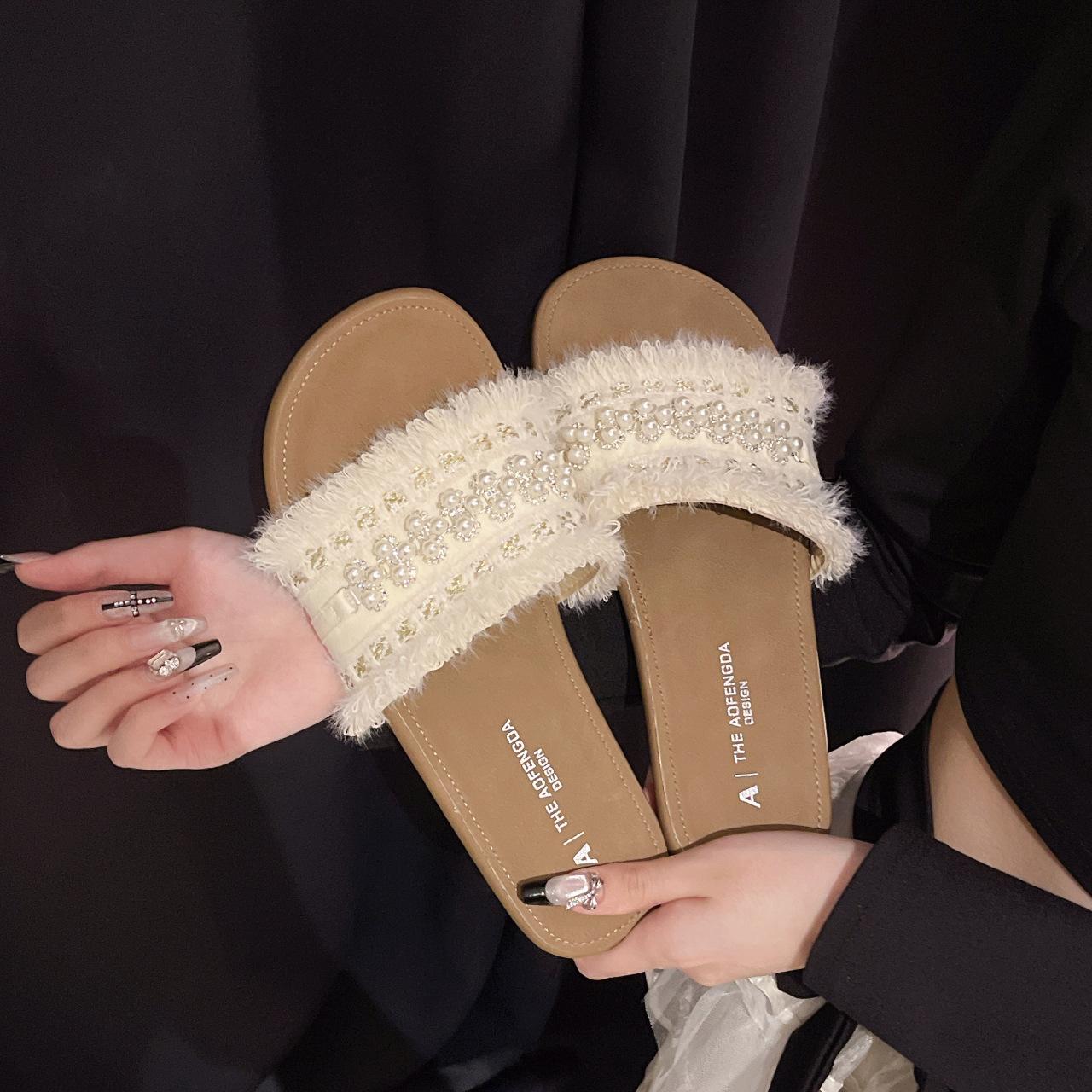 

Slippers women s summer wear new fashion rhinestone one-word flat-bottomed beach sandals 40