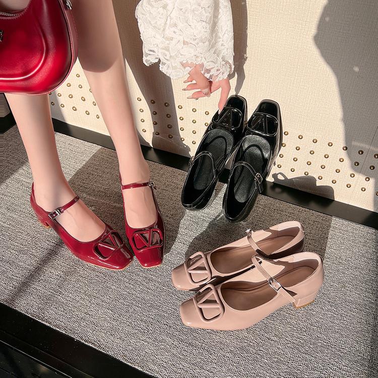French square head medium heel Mary Jane shoes 25 new V buckle single shoes retro thick heel versatile women's shoes patent leather high heels