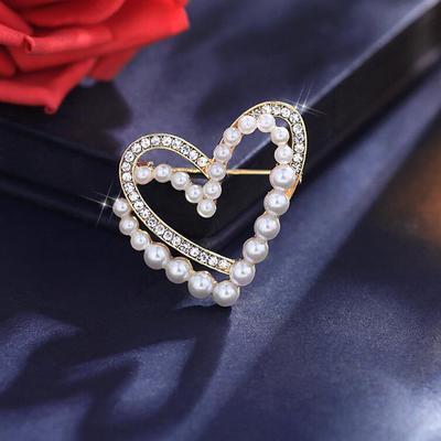 Spilla classica con perle a cuore Spilla per abbigliamento T-shirt Spilla per sciarpa a cuore