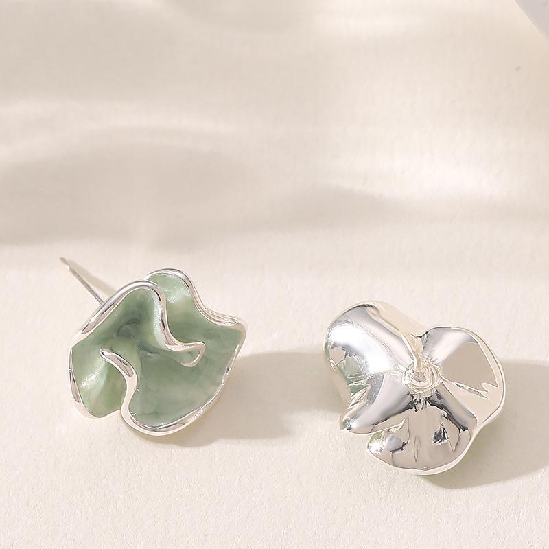 Xiaohongshu fashion temperament fairy wind dripping oil irregular petal stud earrings light luxury high-end earrings