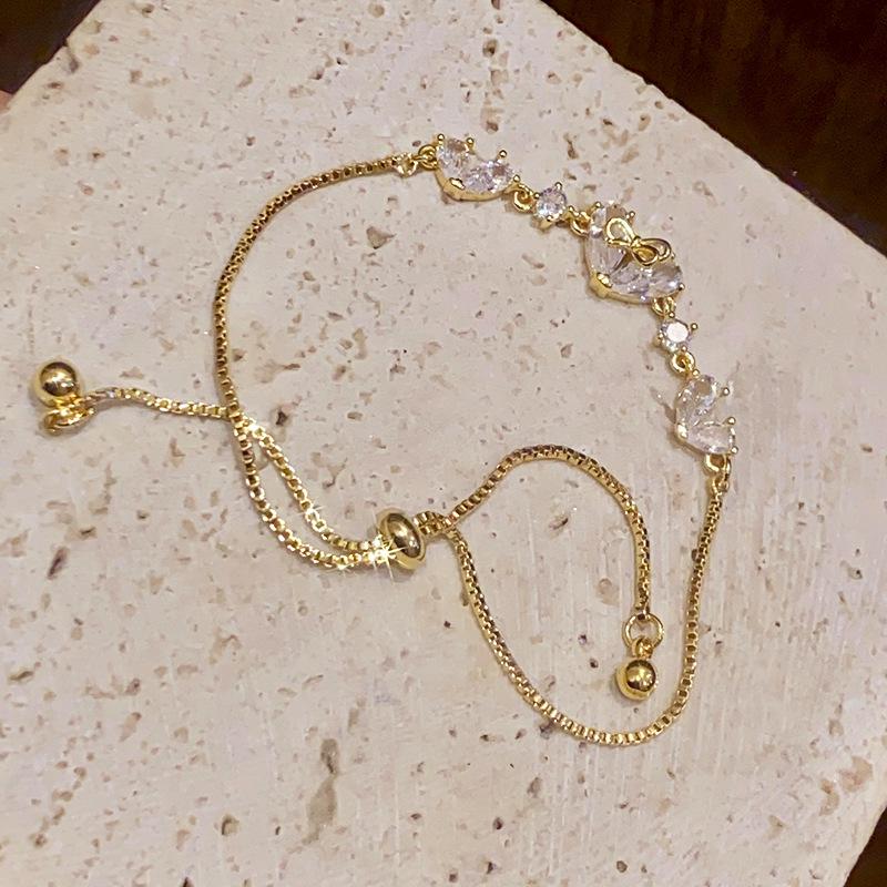 

14K Gold Plated Zircon Heart Mother-of-Pearl Bracelet - Exquisite Retro Luxury Jewelry for Women