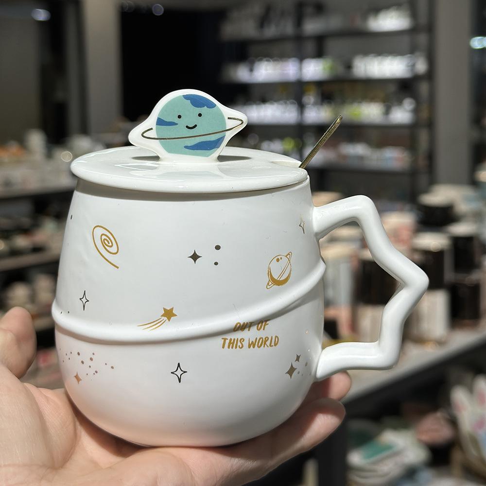 

Креативная кружка «Планета» Милая женская керамическая чашка Мужская и женская парная с крышкой и ложкой Офисная домашняя чашка для завтрака 301-400ml
