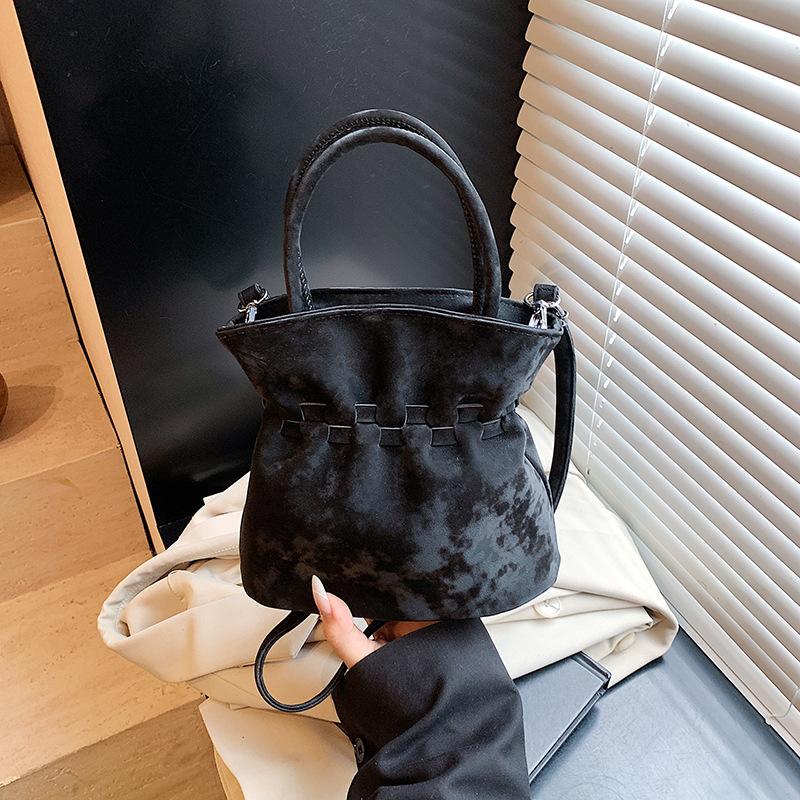 Niche Design Bag Women's New Fashion Shoulder Crossbody Bucket Bag High-end Commuter Handbag