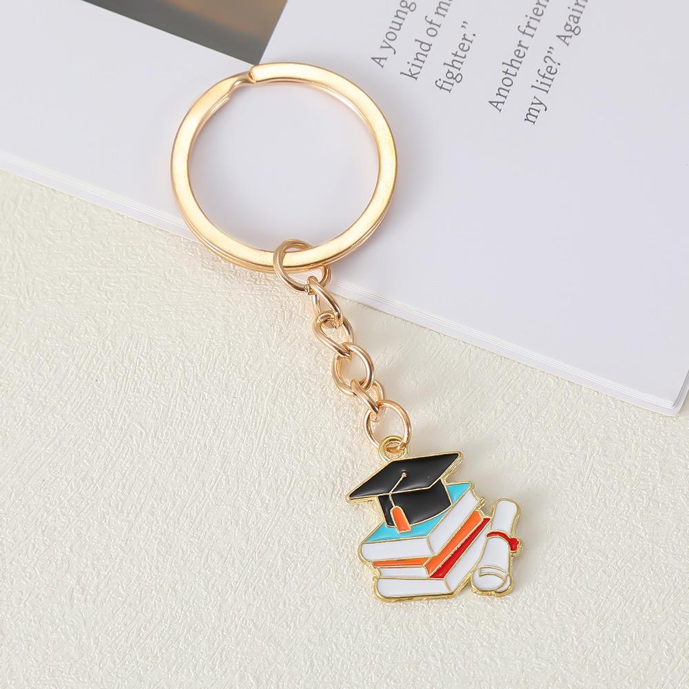 Bachelor Graduation Cap Keychain: Motivational Pendant for Further Study