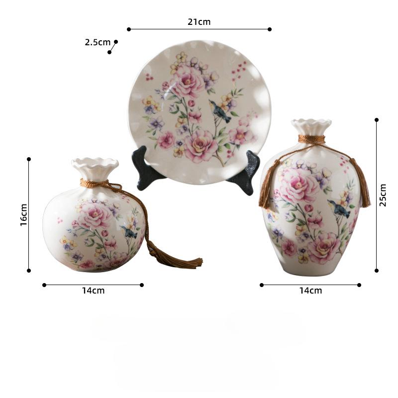 

Керамическая ваза, набор из трех предметов для украшения дома, цветочная композиция, европейский ретро-керамический орнамент