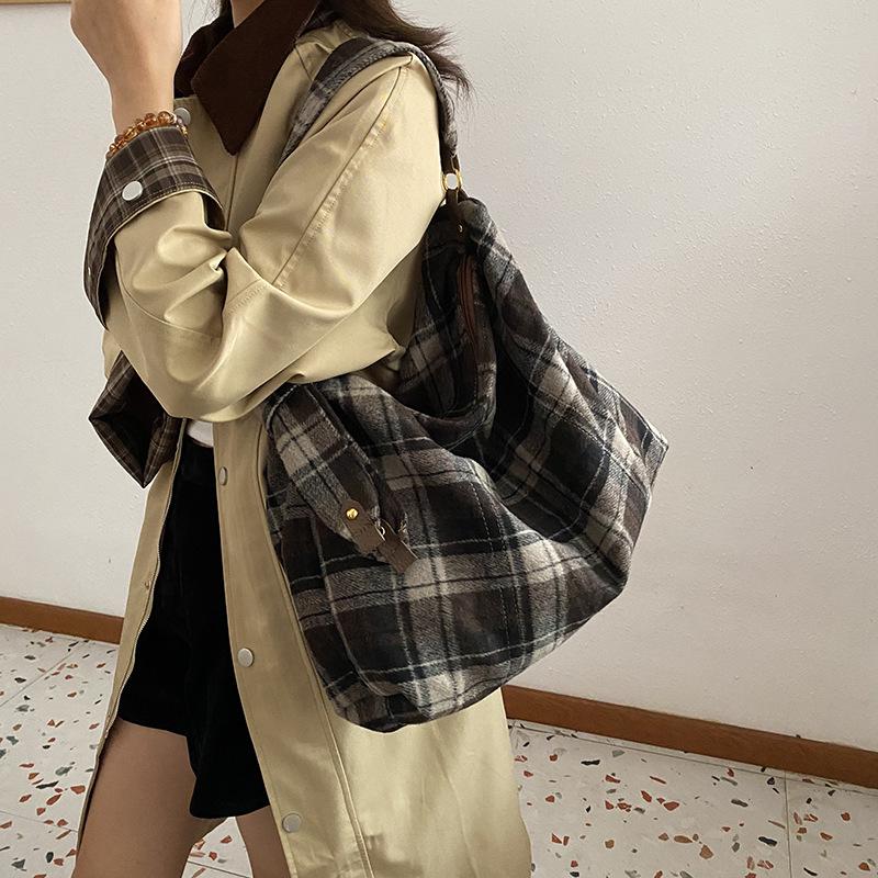 

Осенне-зимняя модная клетчатая сумка через плечо, большая вместительная сумка для поездок на работу, холщовая сумка, школьная сумка 40*12*31 чёрный
