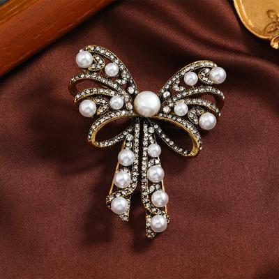 Women Elegant Bow Pearl Vintage Badges Brooches Metal Retro Baroque Ribbon Bowkont Pins Corsage Lady Clothing Coat Jewelry