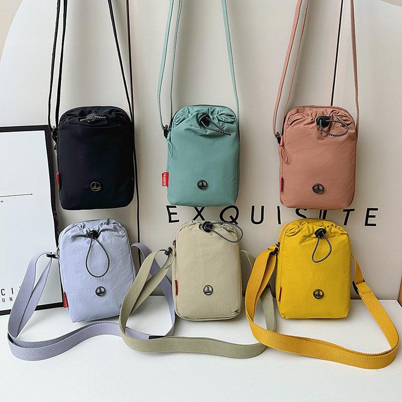 New multifunctional messenger bag, men's and women's mobile , waterproof and casual shoulder kettle bag, sports and fitness drawstring, water cup bag.