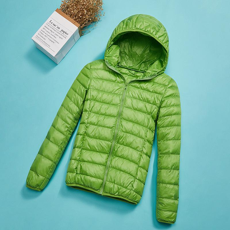 2024 Winter neue leichte Daunenjacke Damen mit Kapuze kurze Damen große Größe weiße Entendaunen Damenjacke Damenbekleidung