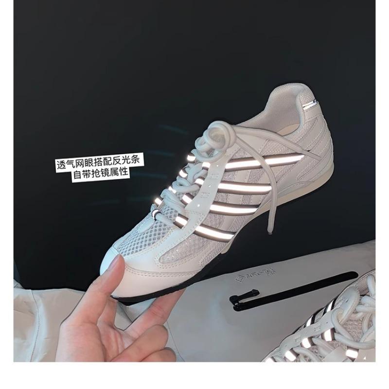

Silver casual women s new summer models are lightweight, thick-soled, soft-soled, not tired, and the mesh surface is breathable. 40 серебряный серый