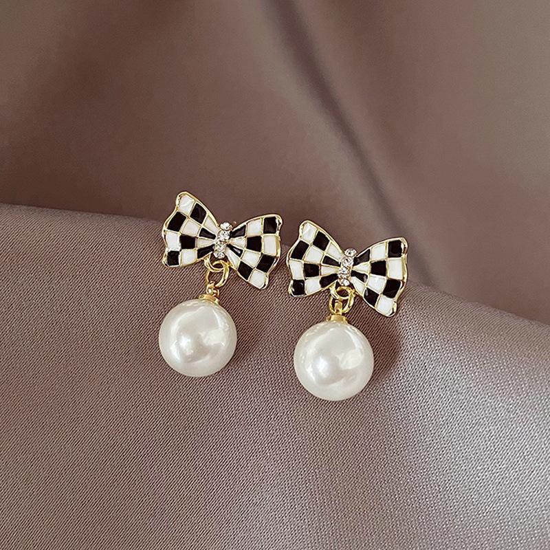 S925 Silver Needle Sweet Versatile Unique Imitation Pearl Bow Stud Earrings Trendy Niche Design Sense Premium Earrings