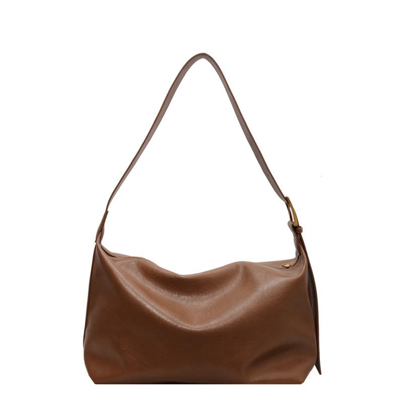 Velká crossbody taška z měkké kůže v minimalistickém stylu, na jedno rameno a pod paži