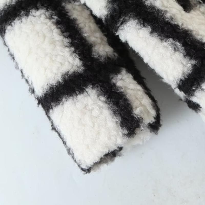 Зимний утолщенный теплый женский плащ большого размера в клетку — фото 12