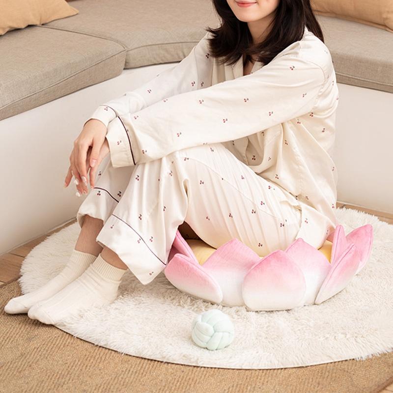 Cuscino Peluche Fiore di Loto Per Buona Fortuna e Comfort