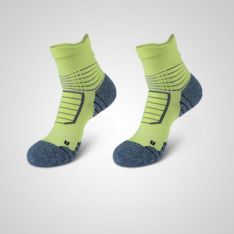 Men's Thickened Terry Outdoor Sports Socks: Sweat-Absorbent, Breathable, Shock-Absorbing, Mid-Calf for Hiking, Running, and Marathon.