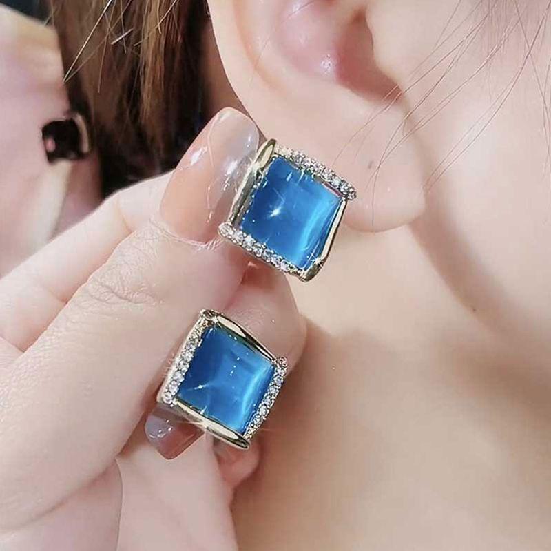 

Квадратные опаловые модные серьги-пусеты для женщин на осень и зиму