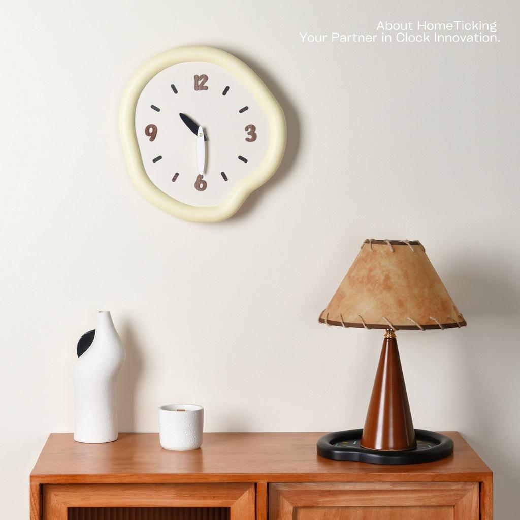 High-quality Brown Scale Cream Style Silent Wall Clock Living Room Entrance Clock Restaurant Decoration Punch-free Quartz Clock