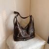 New Bag Women's Large-capacity Commuter Shoulder Bag Splicing Solid Color Chain Messenger Bag Rivet Belt Bucket Bag