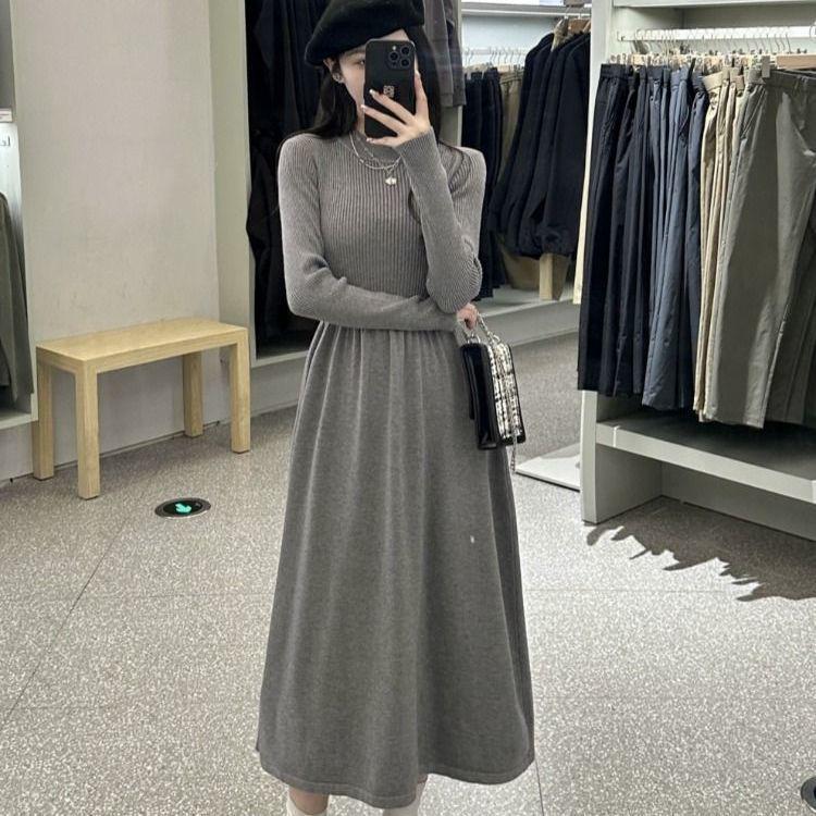 French Red Semi-High Neck Knit Slimming Dress - Long-Sleeved Autumn/Winter Fashion for Women