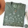 Comfort Colors® Wildblumen Botanik Shirt, Cottagecore Blumen T-Shirt, Boho Garten T-Shirt, Geschenk für Naturfreunde, Vintage Ästhetik Grafik T-Shirt