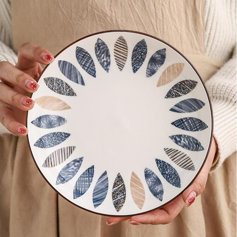 Japanese Style Ceramic Dinner Plate Creative Household Round Pasta Fruit Breakfast Plate Kitchen Tableware Accessories 2025 New