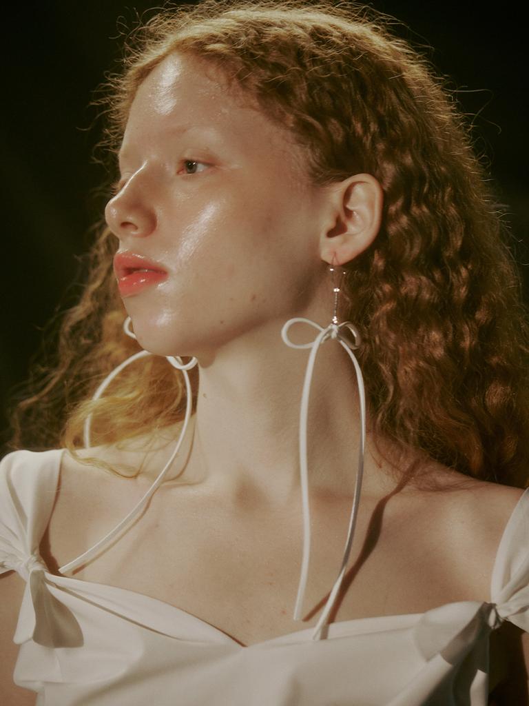Lovuee Angel Ribbon Earrings