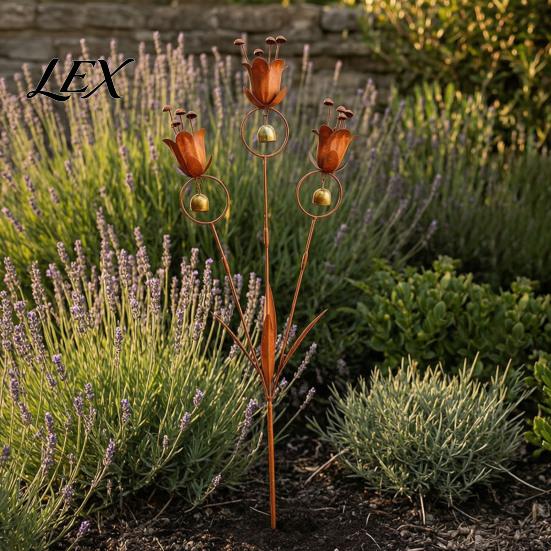 Wetterbeständige Metallkunst Flamme Kupfer Lilie Tulpe Gartenstecker mit Windspielglocken, Rustikales wetterfestes Außen-Windspiel Hofdekoration für Rasen
