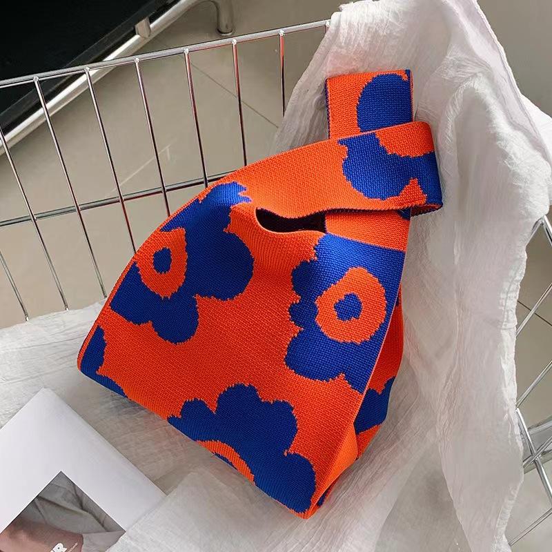 Knitted bag Girls vest bag Small square bag New knitted bag Hand bag Knitted bag Oblique span