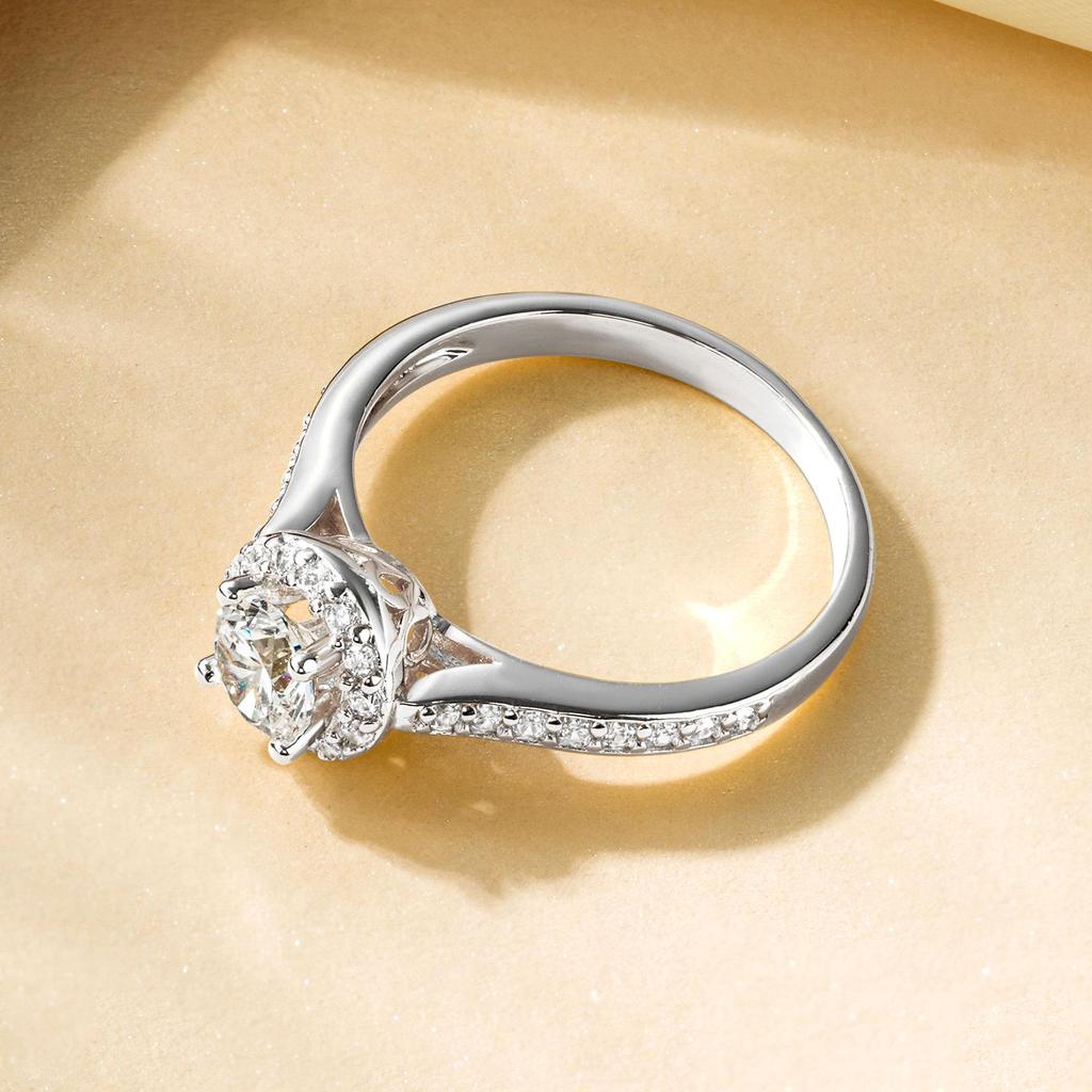 Women's Light Luxury Round Diamond Zircon Ring – Elegant Micro-Pave Fashion Accessory