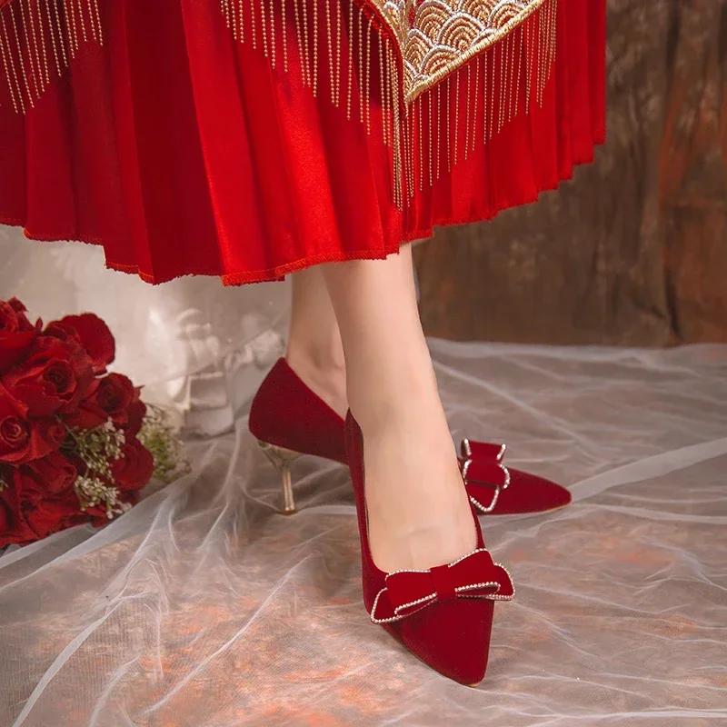 Mode Sexy Damen Pumps Hochhackige Rote Stiletto Hochzeitsschuhe Braut Designer Schuhe Weibliche Perlen Sandalen Spitzzehe Luxus Damenabsätze