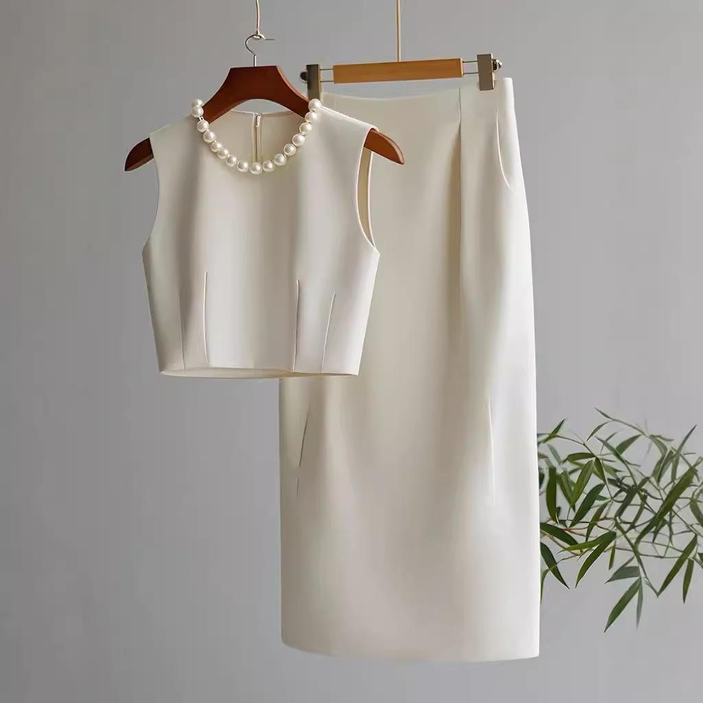 Předprodej Podzimní novinka: Elegantní bílý vestový šatový set pro ženy