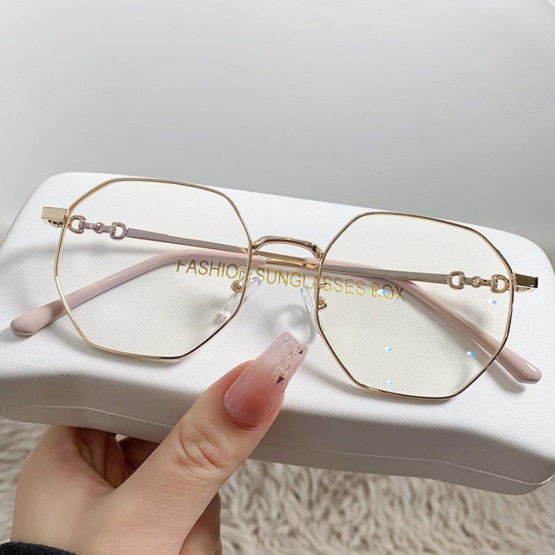 Trendy Women's Light-Changing Transparent Myopia Glasses with Slim Big Frame