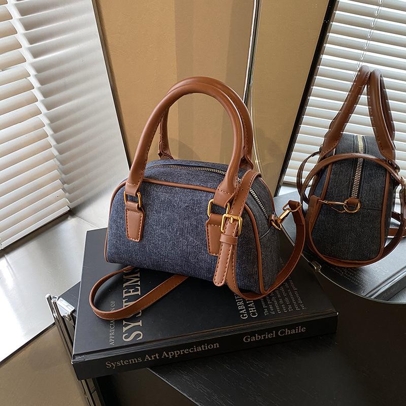 

2025 new pillow bag female office worker foreign style portable small bag shoulder messenger bag exquisite small bag 23*9*14 темно-синього кольору