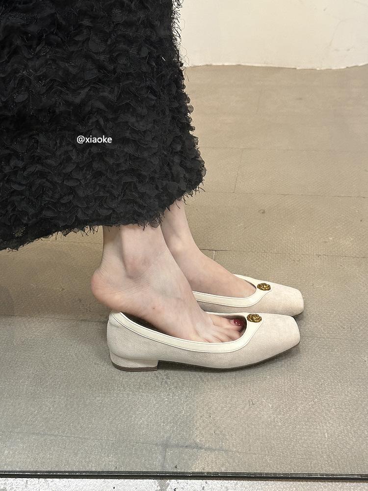 

Французский нишевый сказочный ветер светлый рот толстый каблук одинарная обувь женская весна и осень женская обувь цветок металлическая пряжка мягкая подошва бабушкина обувь женская обувь 37 бежевый