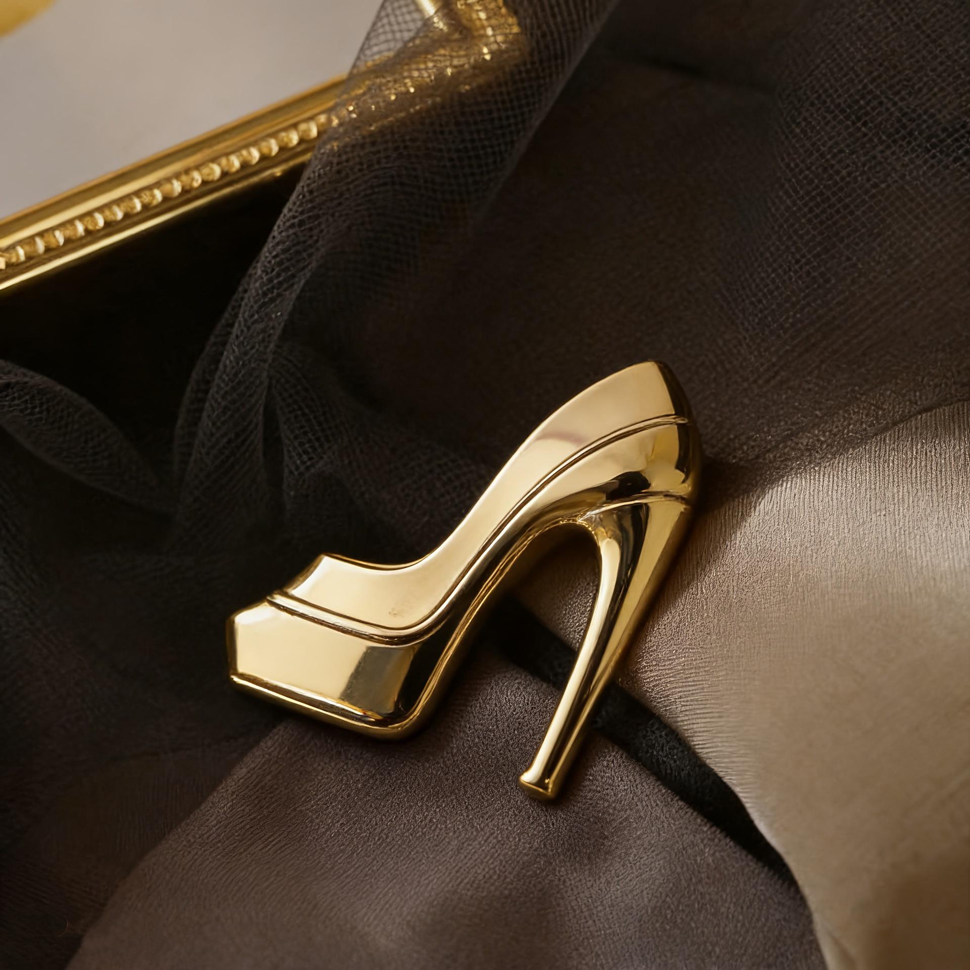 

Exaggerated High Heel Brooch: European & American Style Metal Pin with Unique Design Sense золотой