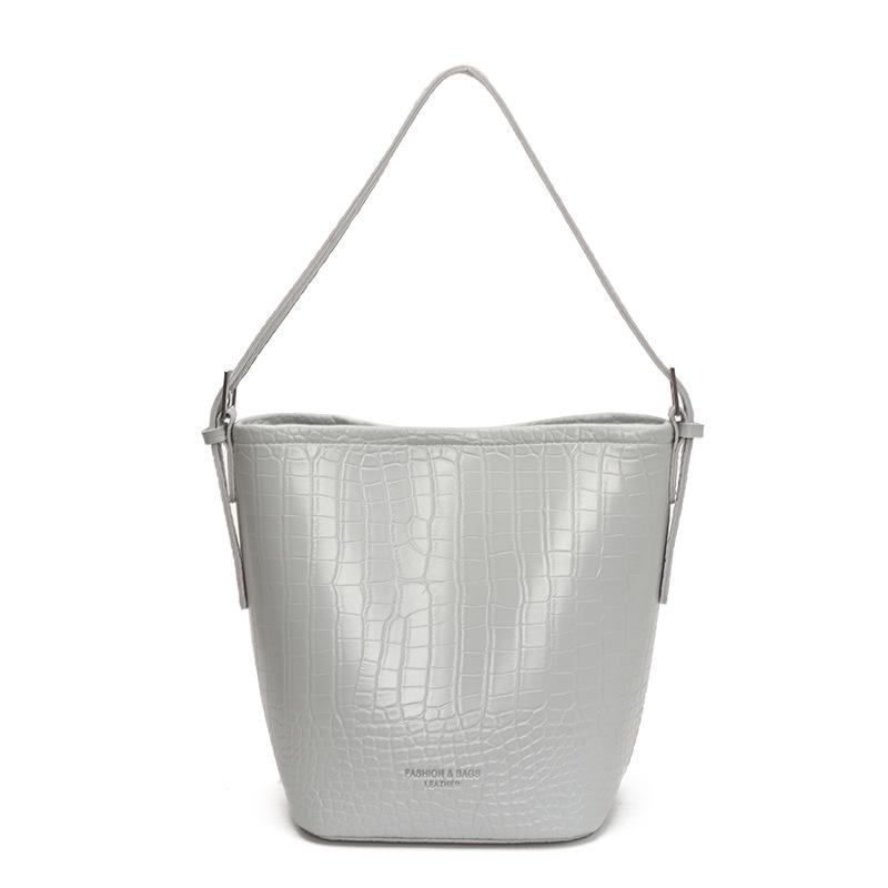 Spring and summer new fashion large-capacity bags women's fashion casual commuting simple messenger bucket bag