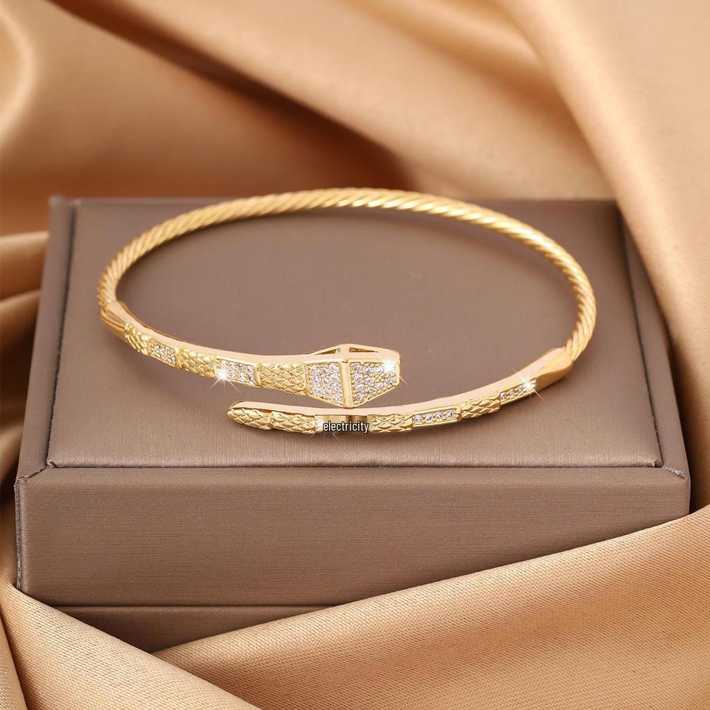Exquisites 2025 Europäisch-Amerikanisches Nagelarmband mit Zirkon, Luxuriöser Kupferschmuck