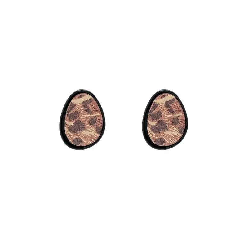 Retro Leopard Print Heart Stud Earrings for Women Girl Fashion Versatile Black Border Compact Earrings Party Jewelry Accessories