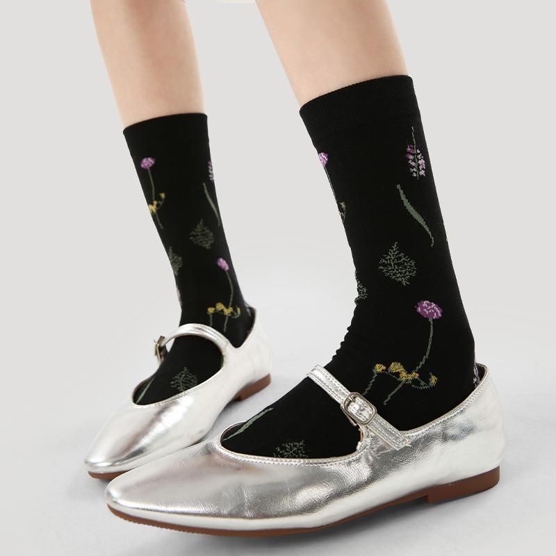 3 Pairs of Female Spring and Summer New Fashion Relief In The Tube Cotton Socks