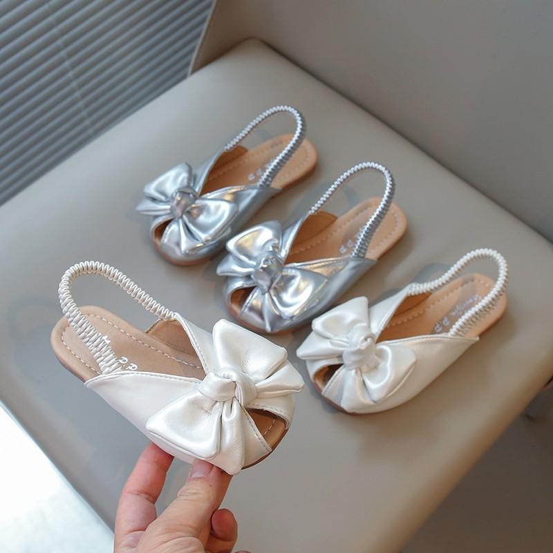New Summer Girl’s Sandals Peep Toe Elastic Band Sliver Beige Kids Sliders Bowknot Graceful Flexiable Trendy Children Shoes Flat