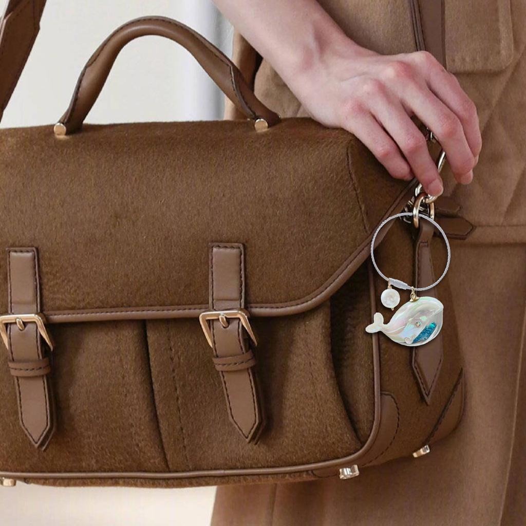 Set mit 2 niedlichen Schlüsselanhängern in Wal- und Fischform aus Acryl – ideal für Schüler und Modeliebhaber