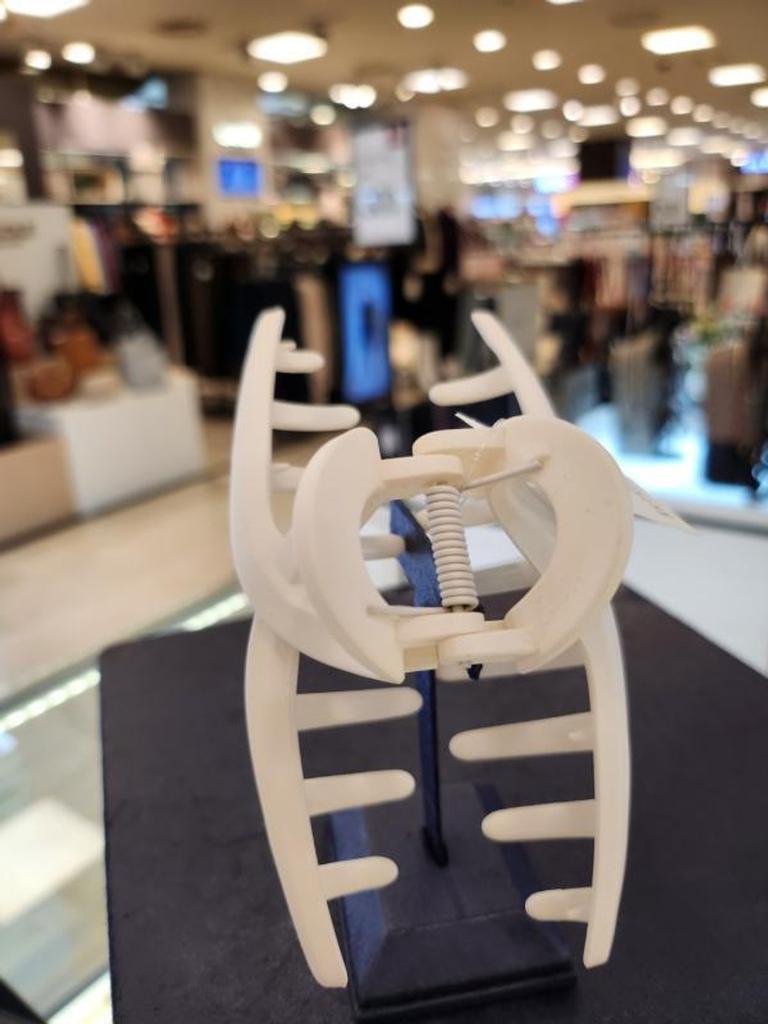 Atria 13mm Twisted Glossy Matte Clip GNRHPIN0011PKF