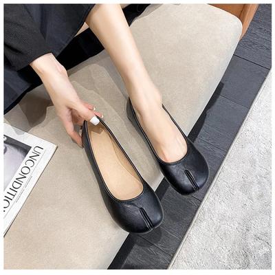 Fashion Split Toe Flat Shoes Woman Casual Tabi Ninja Flats Soft Leather Slip On Woman Trotters Moccasins Slippers Soft Bottom Loafers