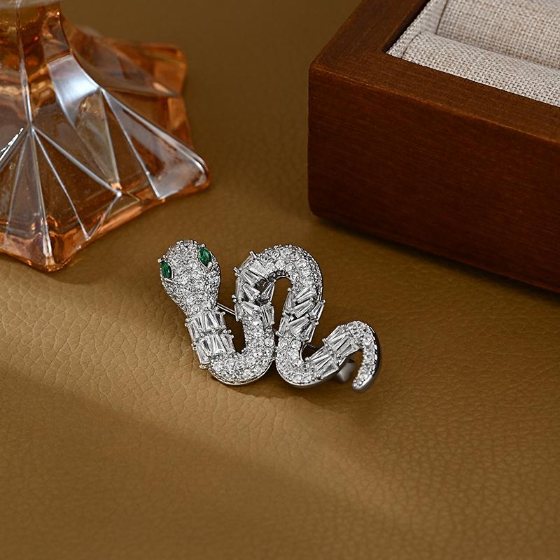 XZ60313 Snake Brooch Women's High-end Anti Glare Chest Flower Exquisite Light Luxury Style Brooch