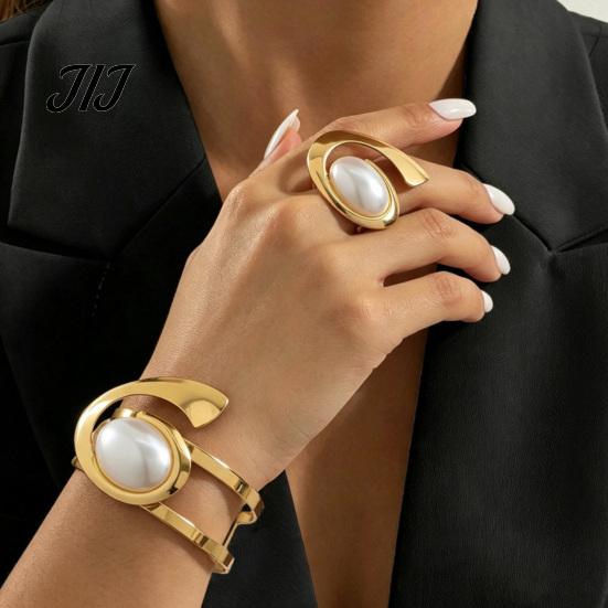 Golden Plated Jewelry Se 2Pcs Faux Pearl Bangle And Ring Set, Geometric Open Bracelet Daily Wear & Ring, Minimalist Statement for Party Oval