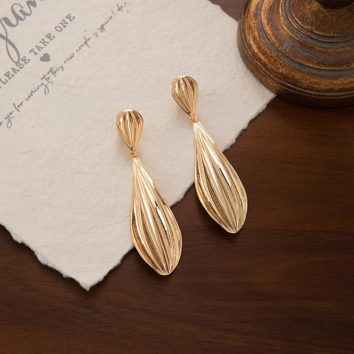 Exaggerated Wind Metal Stud Earrings Irregular Folds Geometric Flower Earrings Light Luxury High-End Niche Earrings