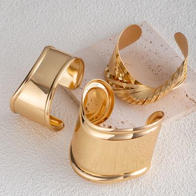 Bracelet Personnalité Rétro Exagéré Visage Large Or Creux Design de Niche Haut de Gamme Irrégulier Bracelet Femmes